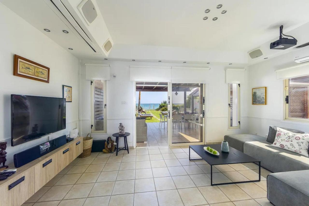 Beachfront Villa Carpe Diem Kiti Exterior photo