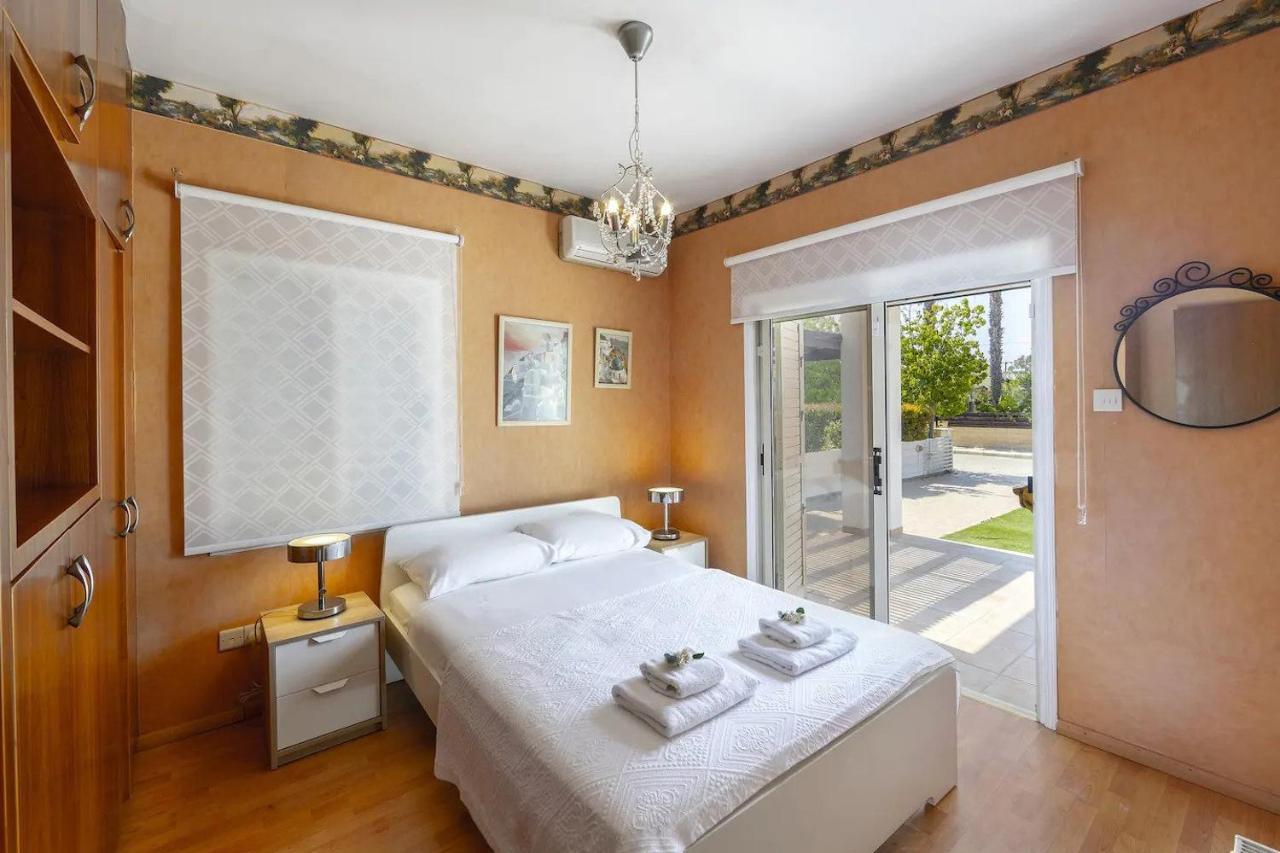 Beachfront Villa Carpe Diem Kiti Exterior photo