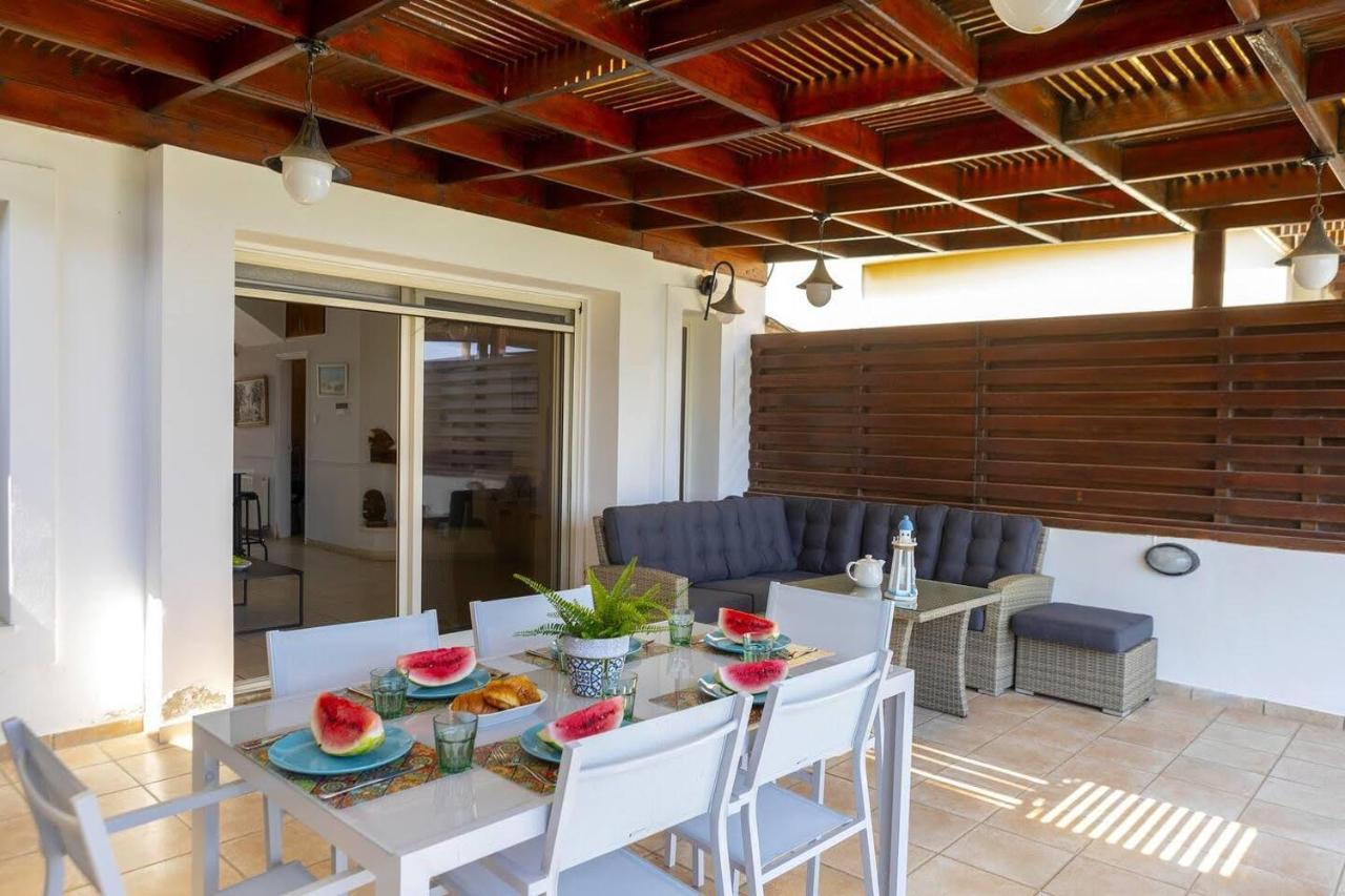 Beachfront Villa Carpe Diem Kiti Exterior photo