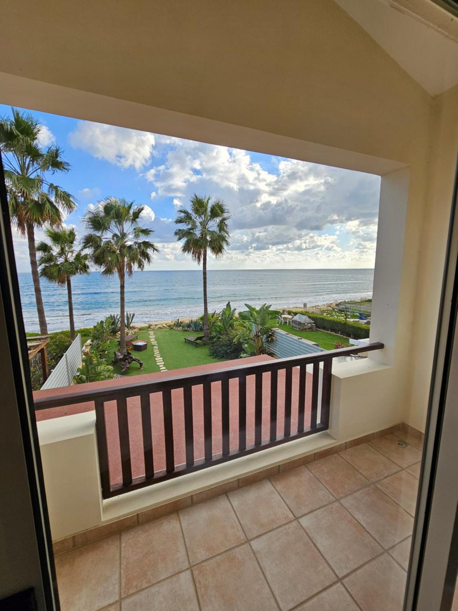 Beachfront Villa Carpe Diem Kiti Exterior photo