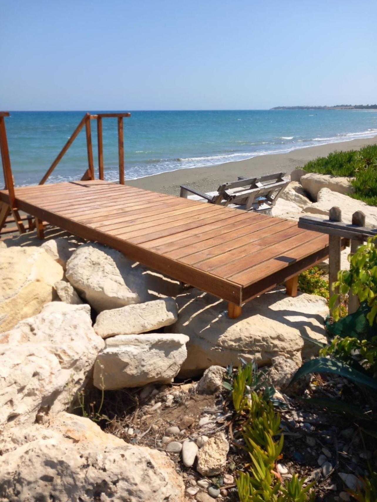 Beachfront Villa Carpe Diem Kiti Exterior photo